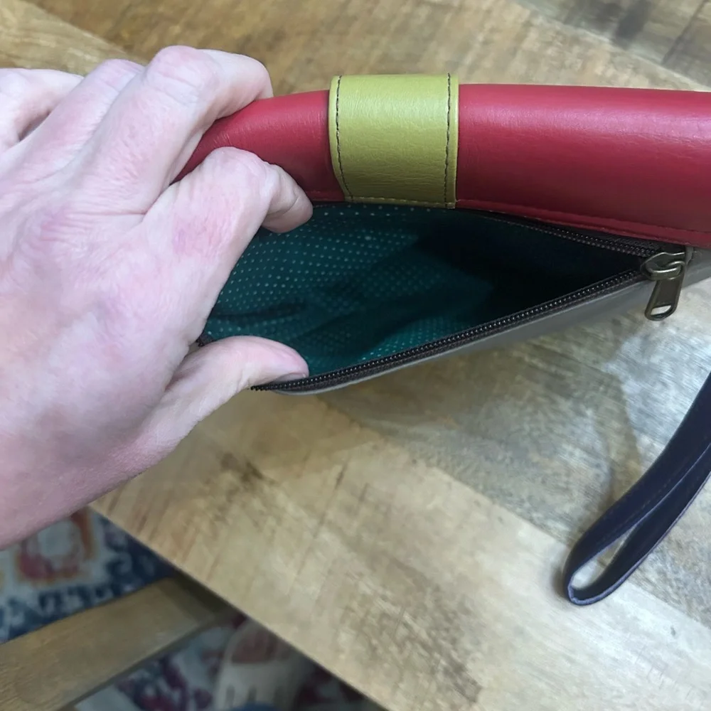 Soruka recycled leather handbag. Excellent condition. - Picture 4 of 7